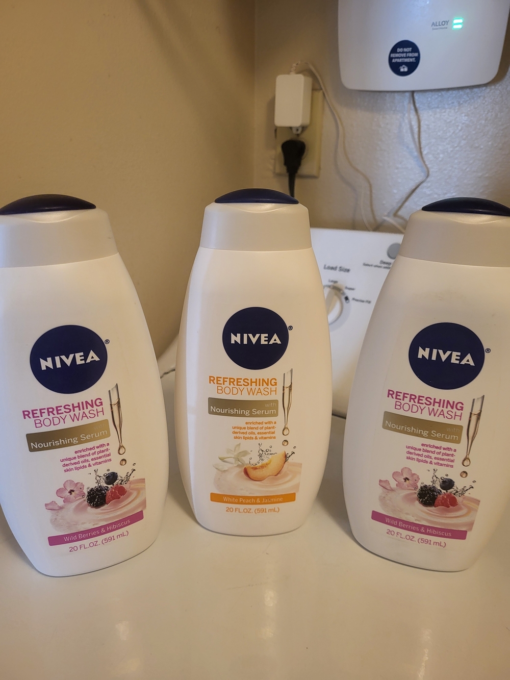 NIVEA Refreshing Body Wash - White Peach & Jasmine (White)